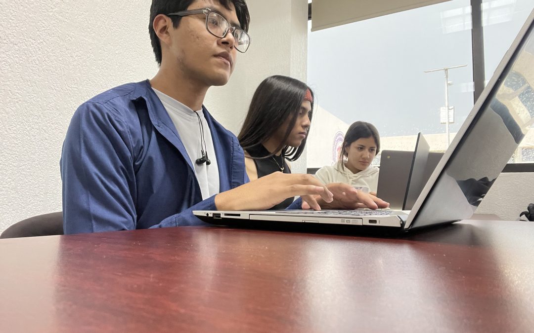 Estudiantes y profesores se unen para transformar problemas locales en soluciones innovadoras que atacan problemas como la escasez del agua y la amenaza de especies